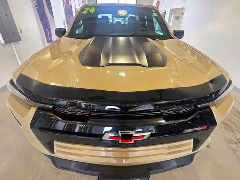 Used 2024 Chevrolet Colorado ZR2 w/ ZR2 Convenience Package III AWD/4WD image 4