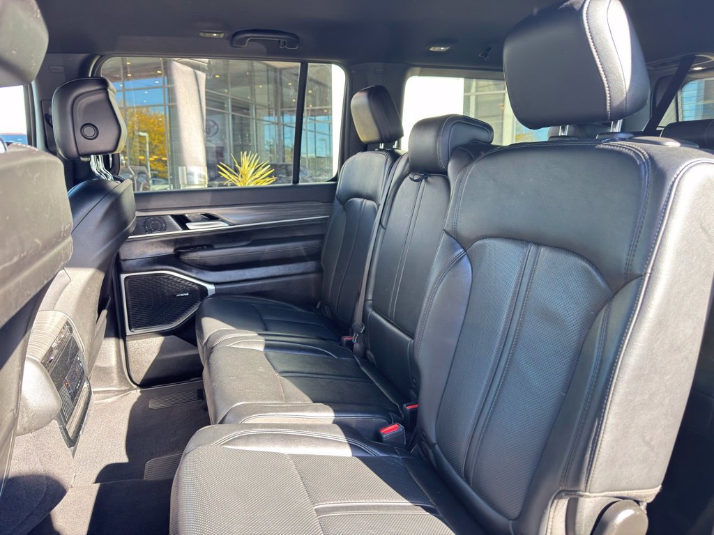 Used 2024 Jeep Wagoneer L Series II w/ Flexible Seating Group AWD/4WD image 33