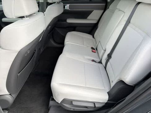 Used 2026 Hyundai Santa Fe SE FWD image 17