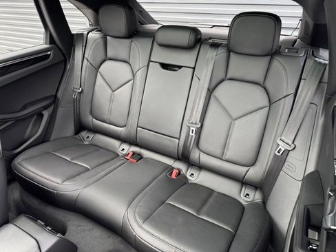 New 2026 Porsche Macan image 30