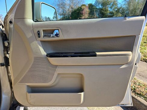 Used 2010 Ford Escape Limited image 19