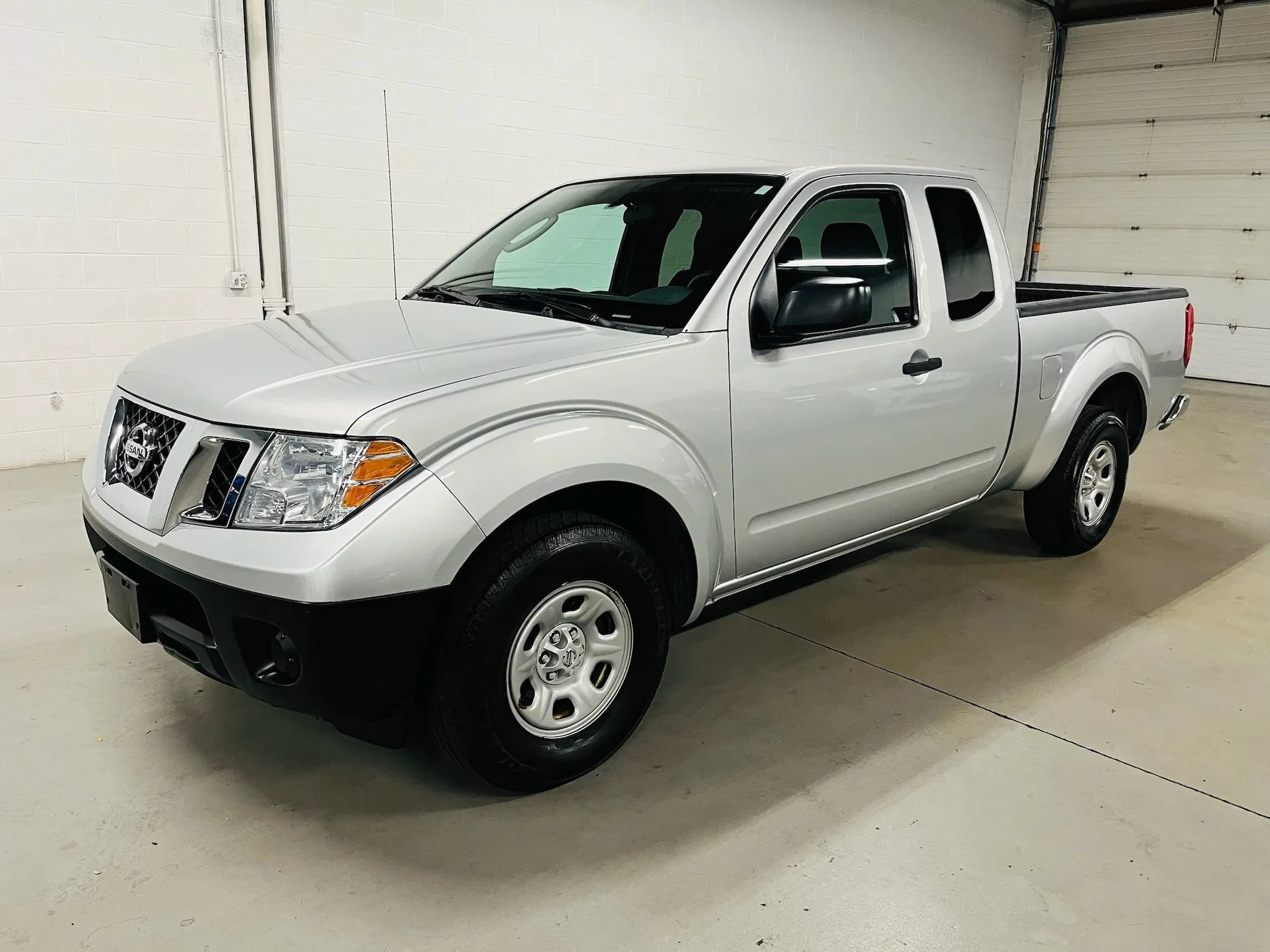 Used 2010 Nissan Frontier XE w/ XE Preferred Pkg RWD image 2