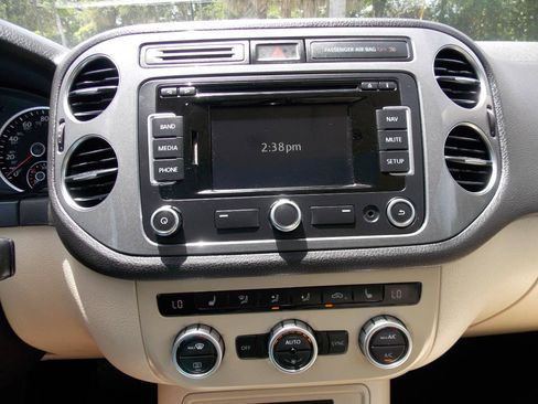 Used 2014 Volkswagen Tiguan SEL FWD image 12