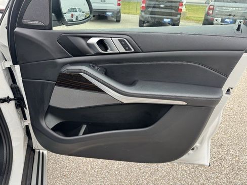 Used 2025 BMW X5 xDrive50e image 44