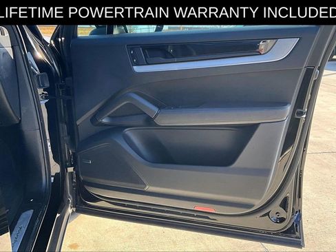 Used 2024 Porsche Cayenne image 24