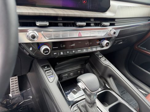 Used 2025 Kia Telluride SX Prestige AWD/4WD image 12
