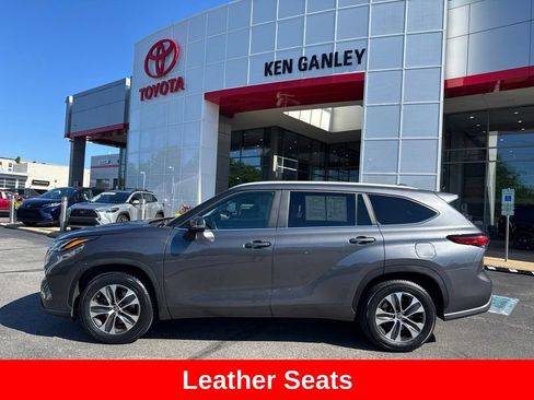 Used 2023 Toyota Highlander XLE FWD image 3