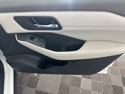 Certified 2022 Nissan Rogue SL w/ SL Premium Package AWD/4WD image 19