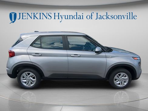 New 2026 Hyundai Venue SE FWD image 2