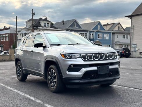 Used 2022 Jeep Compass Latitude w/ Convenience Group AWD/4WD image 3