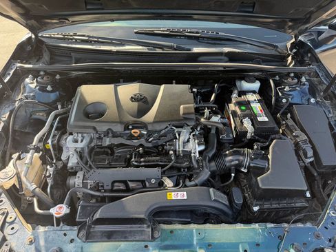 Used 2019 Toyota Camry XSE FWD image 3