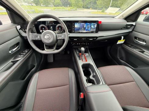Used 2026 Nissan Kicks SR w/ Cold Weather Package AWD/4WD image 8