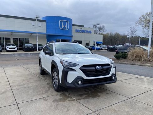 Used 2023 Subaru Outback Premium image 2