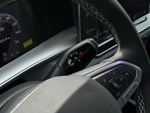 New 2025 Volkswagen Tiguan SE image 22