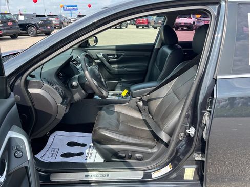 Used 2016 Nissan Altima 2.5 SL w/ 2.5 Technology w/LED Package FWD image 11