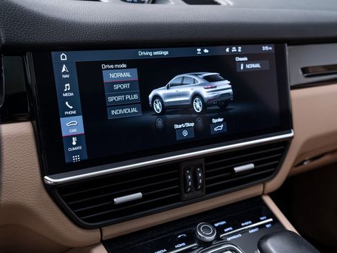 Used 2021 Porsche Cayenne Coupe image 25