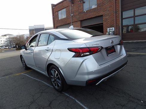 Used 2021 Nissan Versa SV image 3