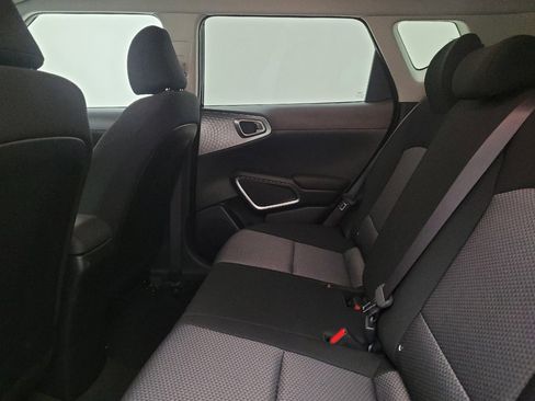 Used 2025 Kia Soul LX image 18