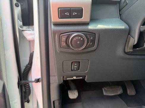 Used 2022 Ford F250 Lariat w/ Black Appearance Package AWD/4WD image 19