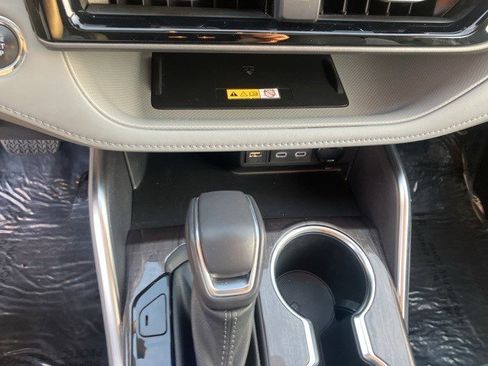 Used 2023 Toyota Highlander Limited image 17