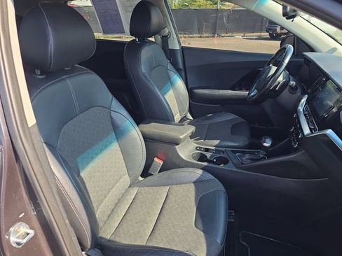 Used 2020 Kia Niro EX FWD image 32