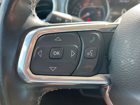 Used 2022 Jeep Wrangler Unlimited Sahara image 18