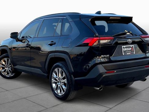 Used 2021 Toyota RAV4 XLE Premium image 11