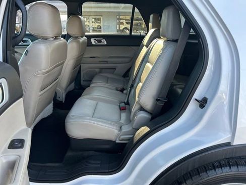 Used 2013 Ford Explorer XLT image 17