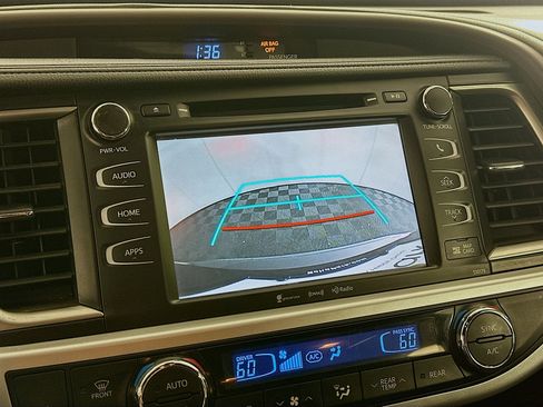 Used 2018 Toyota Highlander XLE image 22