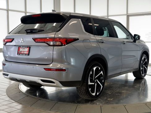Used 2023 Mitsubishi Outlander SE image 8