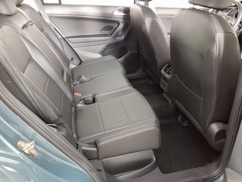 Used 2020 Volkswagen Tiguan SE w/ Panoramic Sunroof Package AWD/4WD image 11
