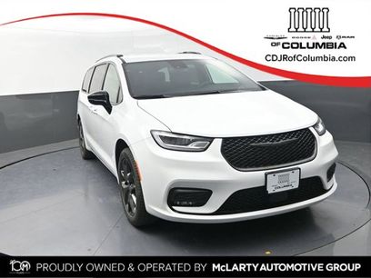 New 2026 Chrysler Pacifica Select
