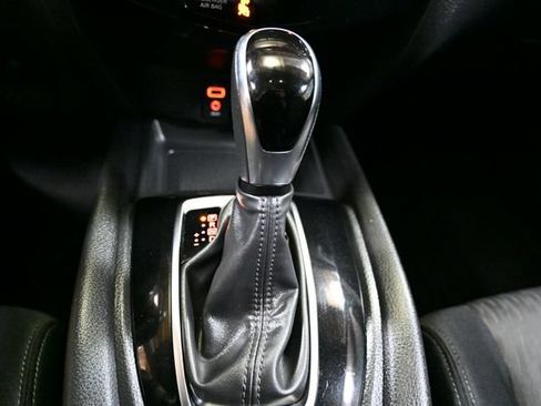 Used 2017 Nissan Rogue SV AWD/4WD image 27