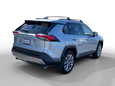 Used 2022 Toyota RAV4 Limited image 5