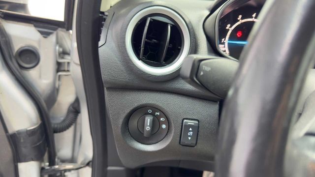 Used 2015 Ford Fiesta SE FWD image 24