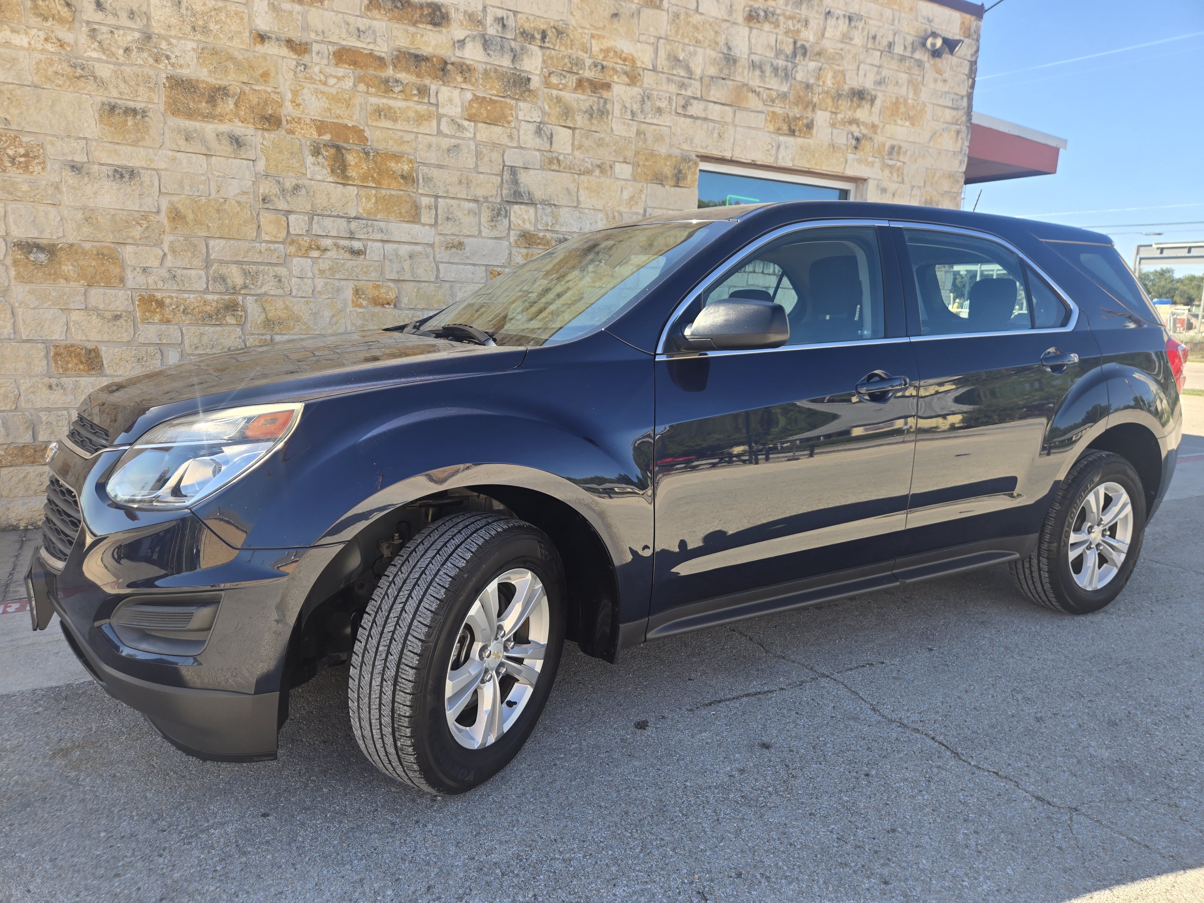 Used 2017 Chevrolet Equinox LS FWD image 2