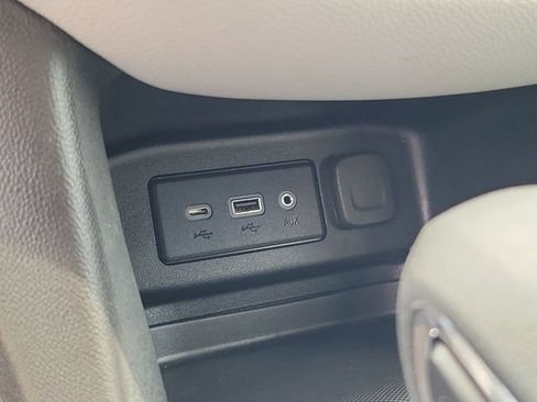 Used 2023 Chevrolet Equinox LT FWD image 26