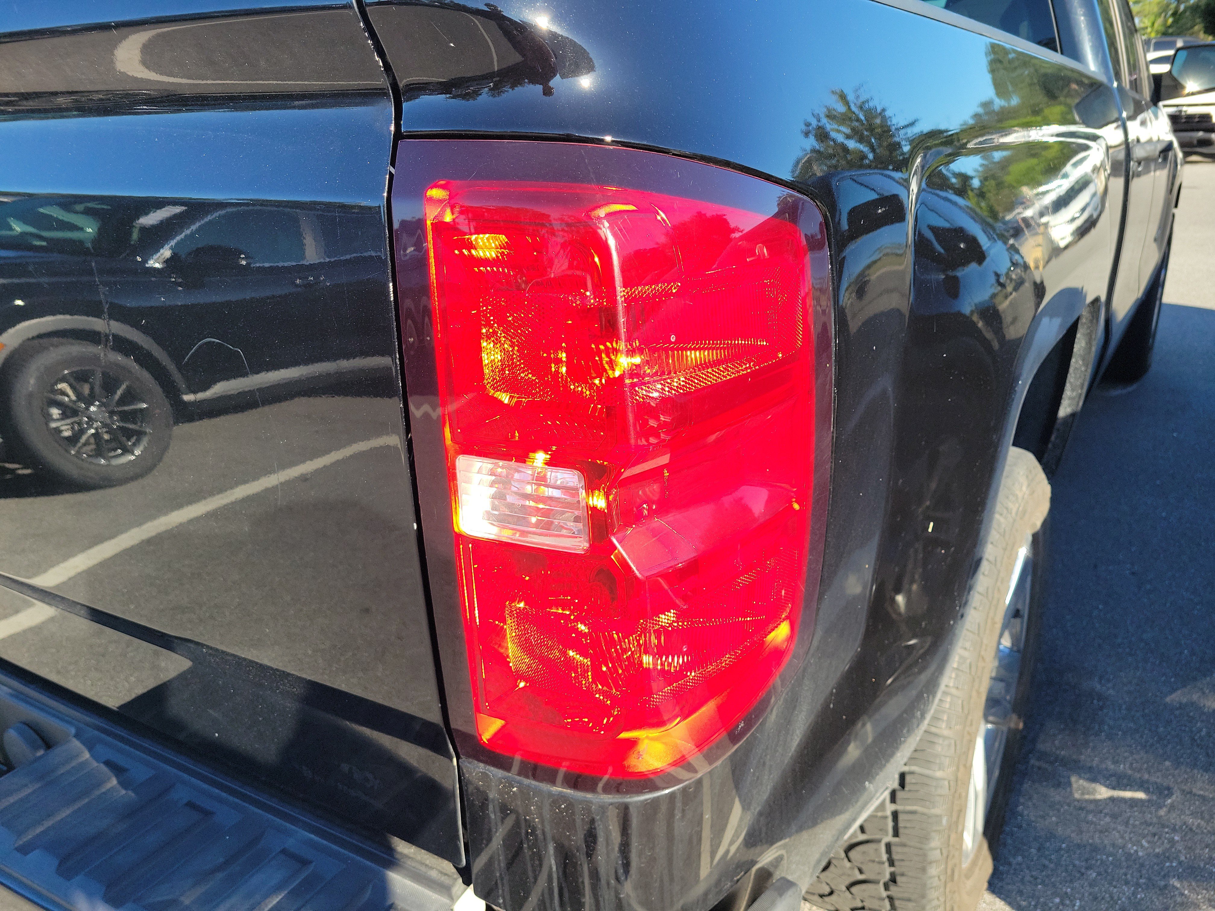 Used 2018 Chevrolet Silverado 1500 Custom w/ Custom Value Package RWD image 11