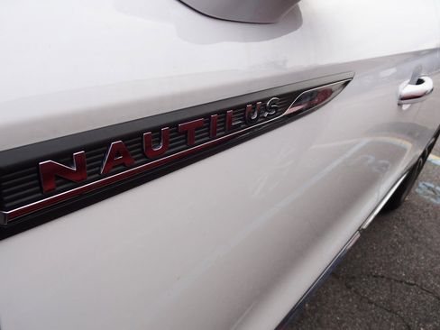 Used 2020 Lincoln Nautilus Reserve image 17