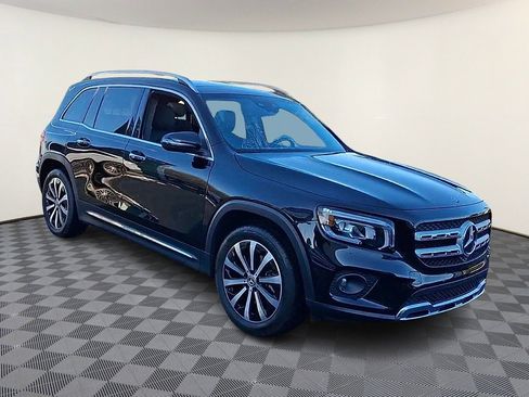 Used 2022 Mercedes-Benz GLB 250 4MATIC image 2