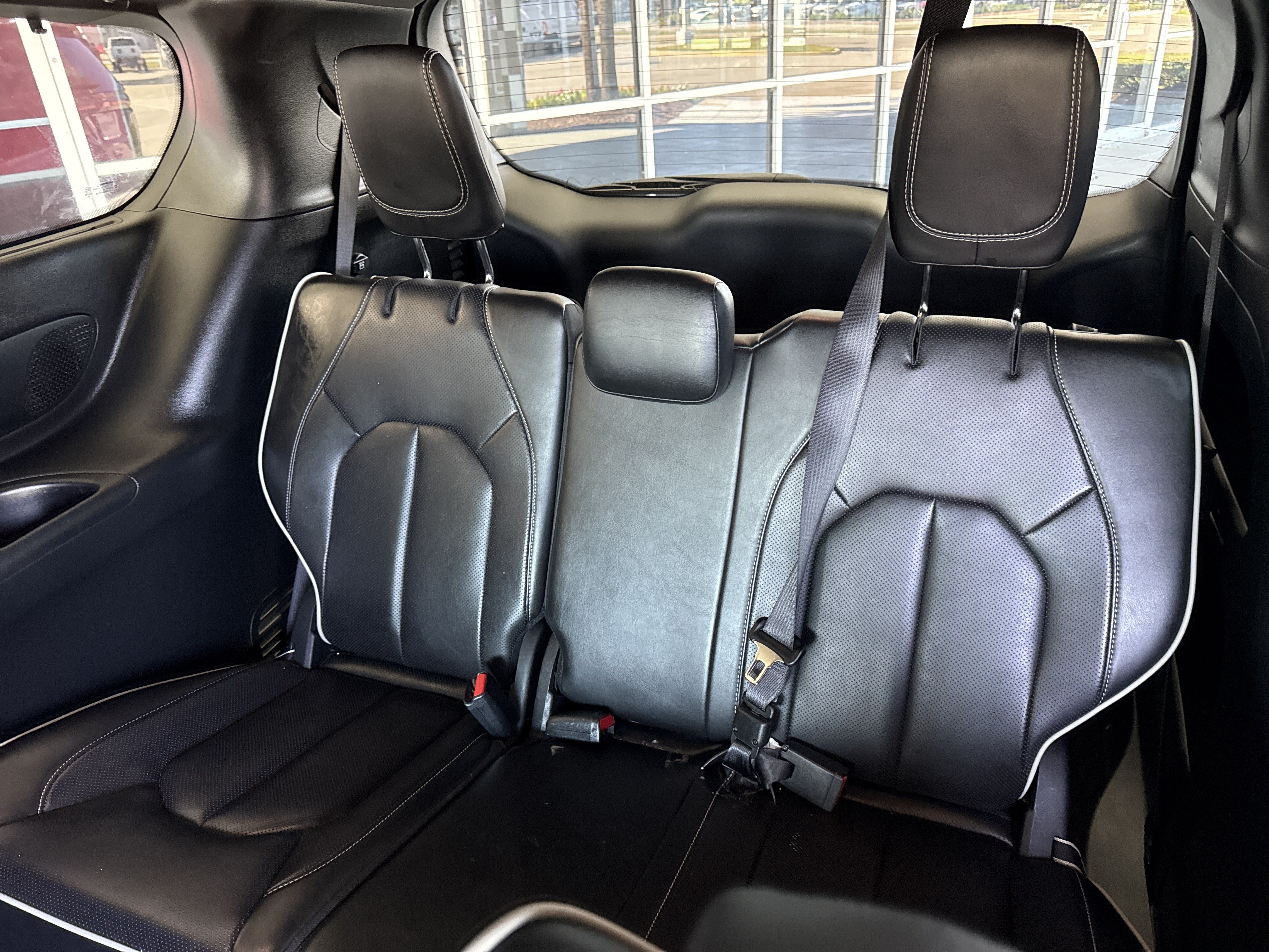 Used 2025 Chrysler Pacifica Limited FWD image 31