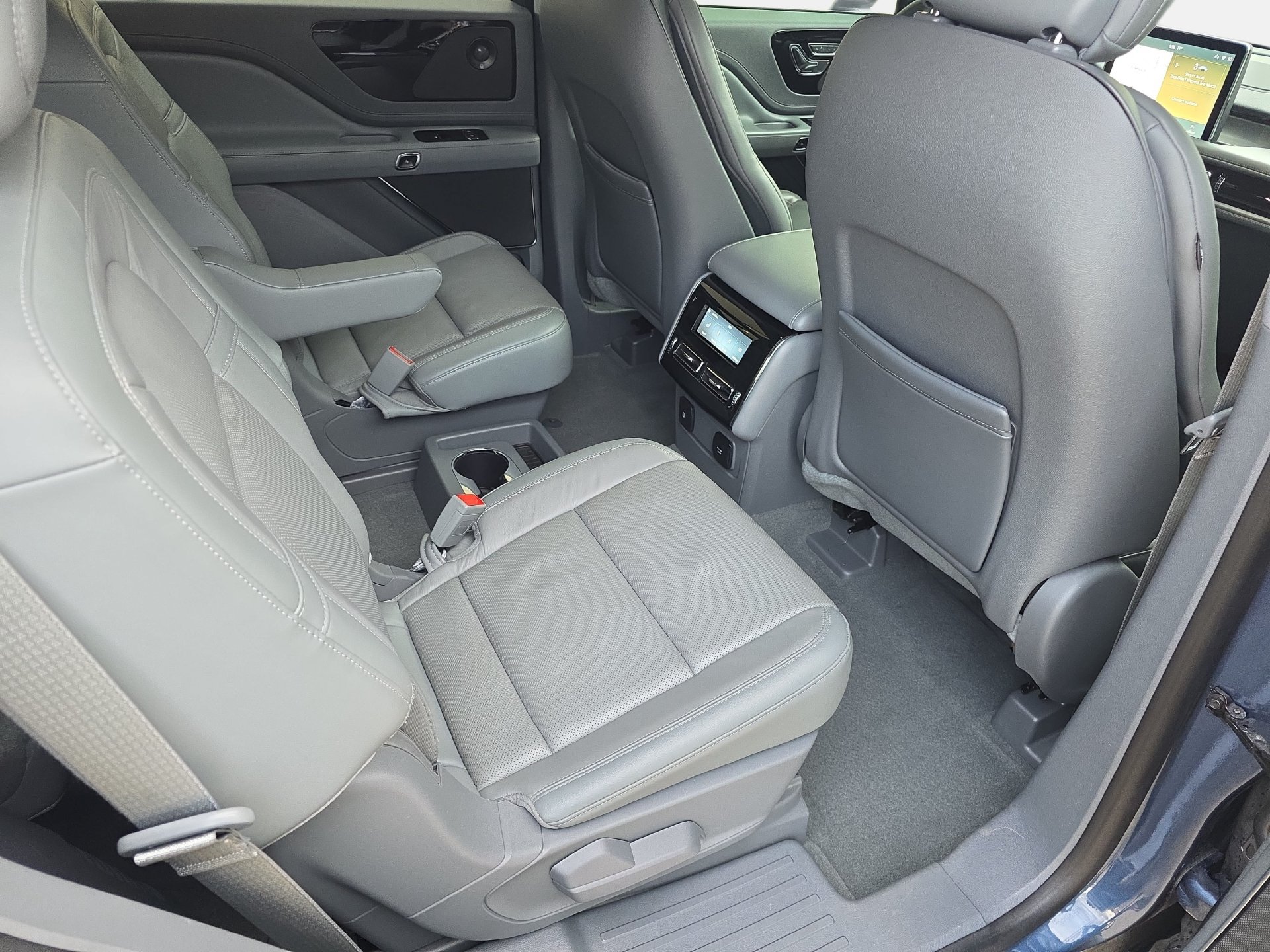 Used 2020 Lincoln Aviator Reserve w/ Equipment Group 201A RWD image 11