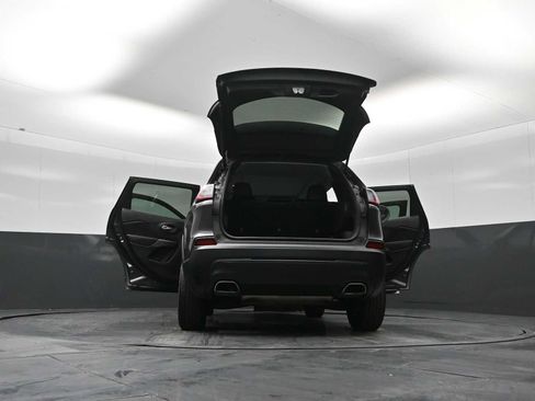 Used 2022 Jeep Cherokee Latitude Lux w/ Sun & Sound Group AWD/4WD image 30