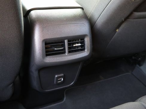 Used 2023 Chevrolet Equinox LT image 19