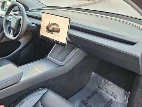 Used 2026 Tesla Model Y Long Range image 23