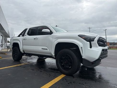 New 2026 Toyota Tacoma SR5 AWD/4WD image 13