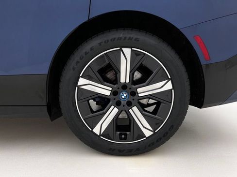 Used 2024 BMW iX xDrive50 w/ Premium Package AWD/4WD image 28