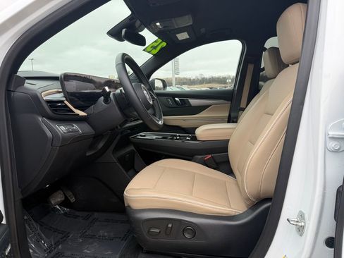 Used 2025 Buick Enclave Preferred image 17