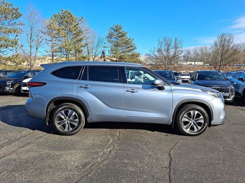 Used 2020 Toyota Highlander XLE image 18