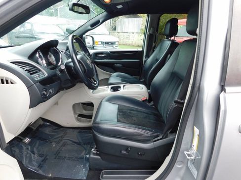 Used 2017 Dodge Grand Caravan SXT FWD image 8